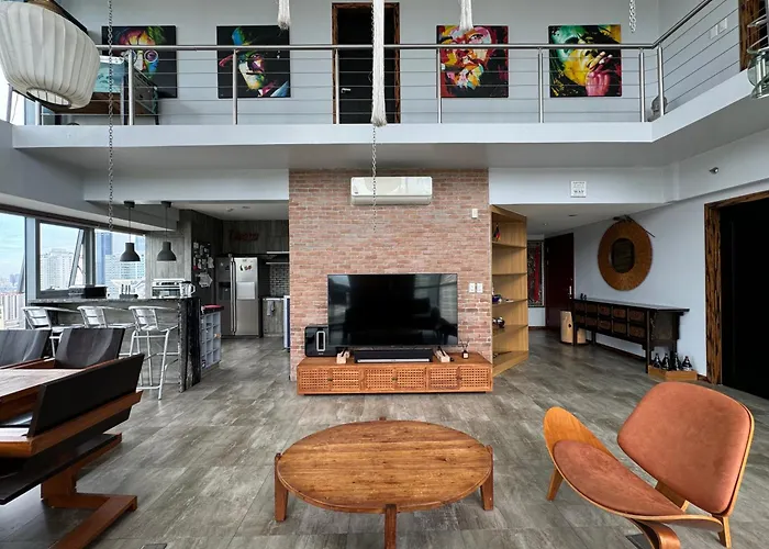 Lower Penthouse With Balcony & Cityviews In Makati