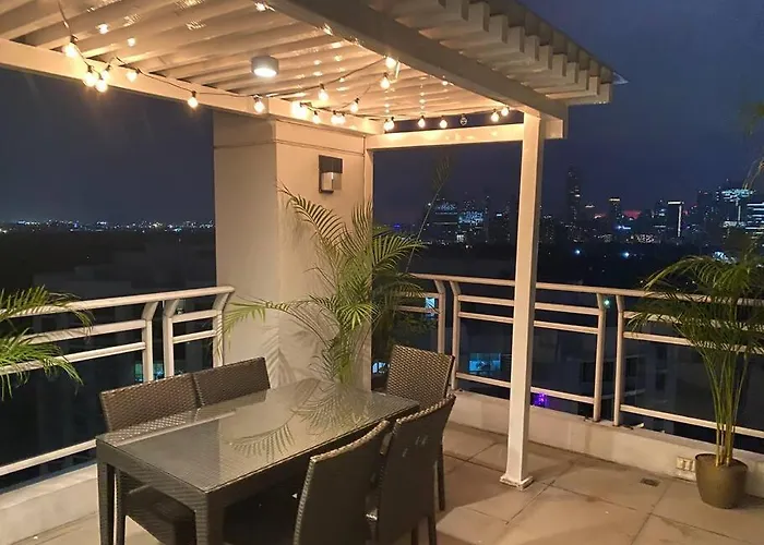Lovely 2-Br Condo With Patio At Bgc