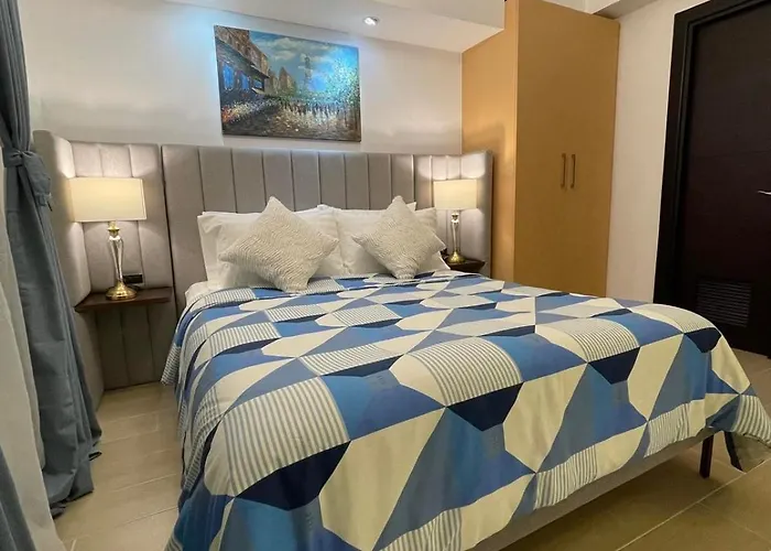 Cozy 1 Bedroom Condo In Uptown Bgc