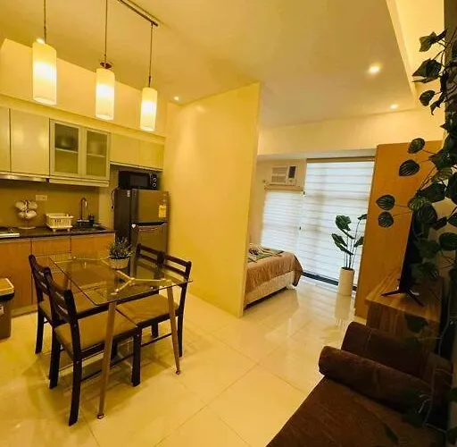 Staycation In Mckinley Walking Distance To Venice Mall
