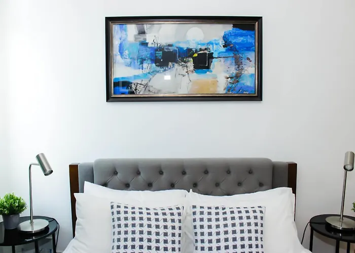 Vibrant City Skyline Views 1Br