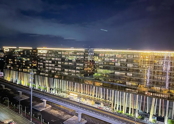 Lovely Penthouse Across City Of Dreams, Airport