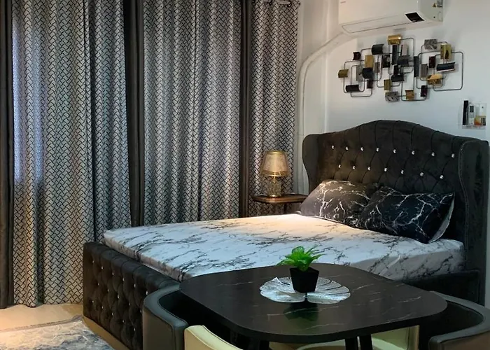 El Franco - Close To Manila Adventist Medical Center