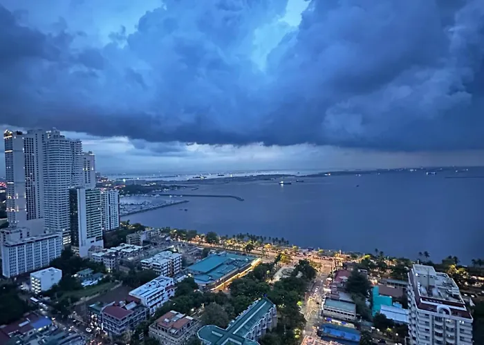 Malate Bayview Mansion City View And Seaview Room