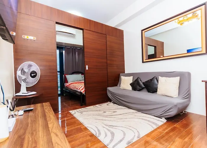 Penthouse Perfection 5515 In Air Condo Makati 300 Mbps Gym Swim Park Laugh Hi Speed Internet