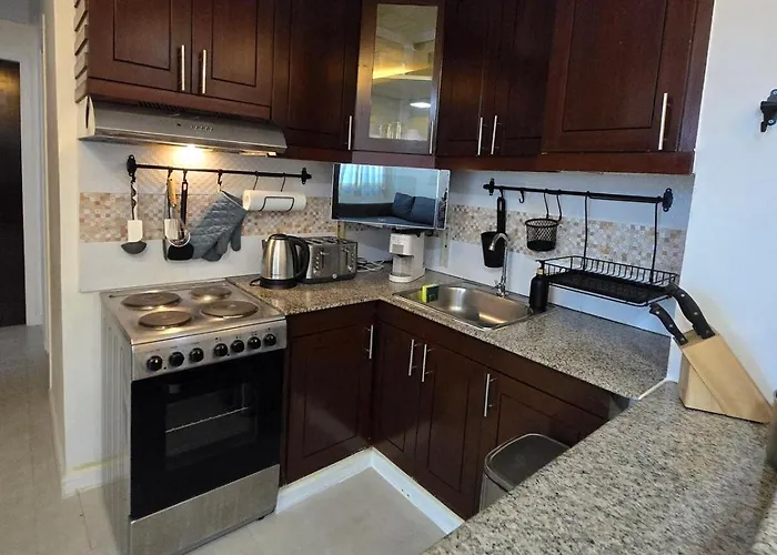 Central Bgc - Spacious Modern 2 Bedrooms 2 Bathrooms With Balcony