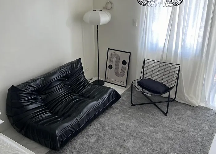 The Bauhouse Studio With Balcony Near Eastwood