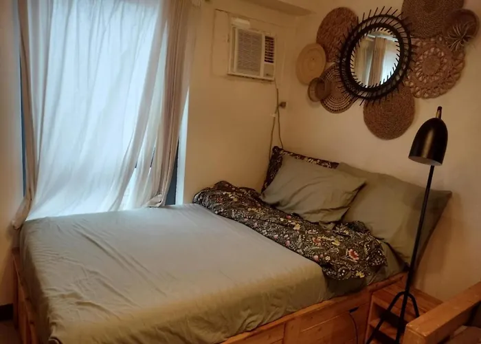 Cozy Wooden Design Studio Condo Unit At Studio 7 Edsa