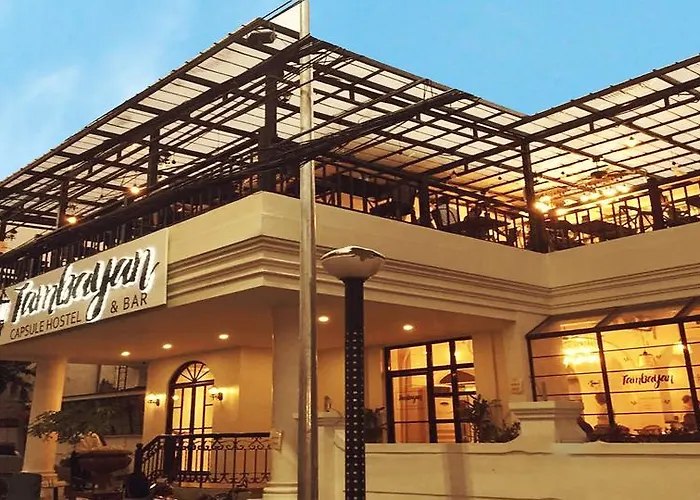 Tambayan Capsule Hostel & Bar