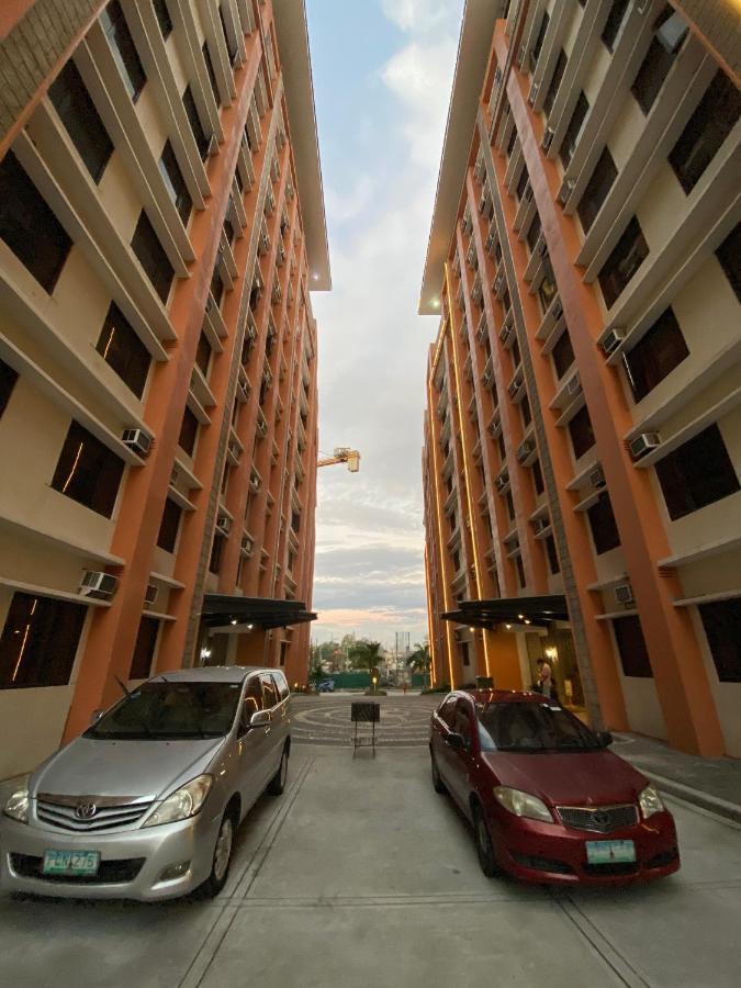 Hotel Oyo 724 Paseo Verde At Real Condominium Manila