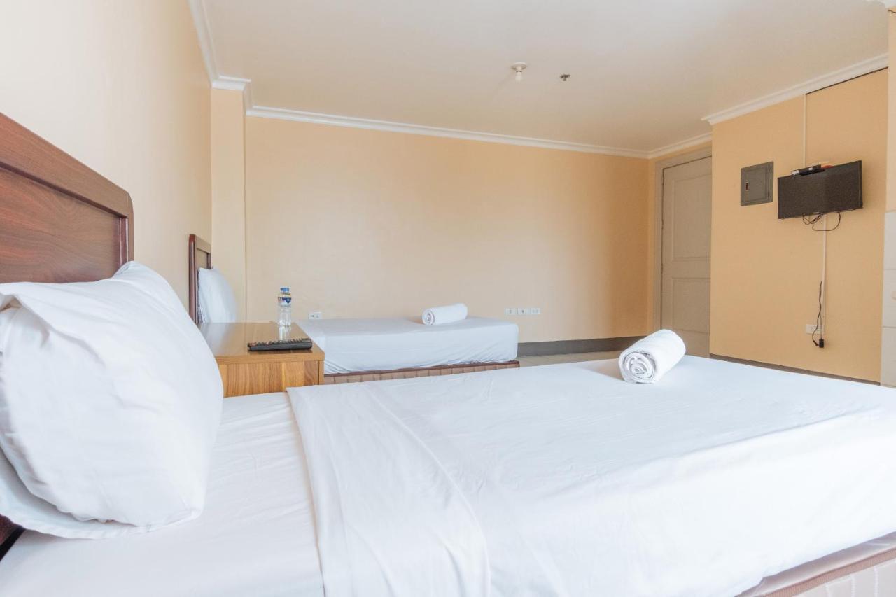 Hotel Dechmark Manila