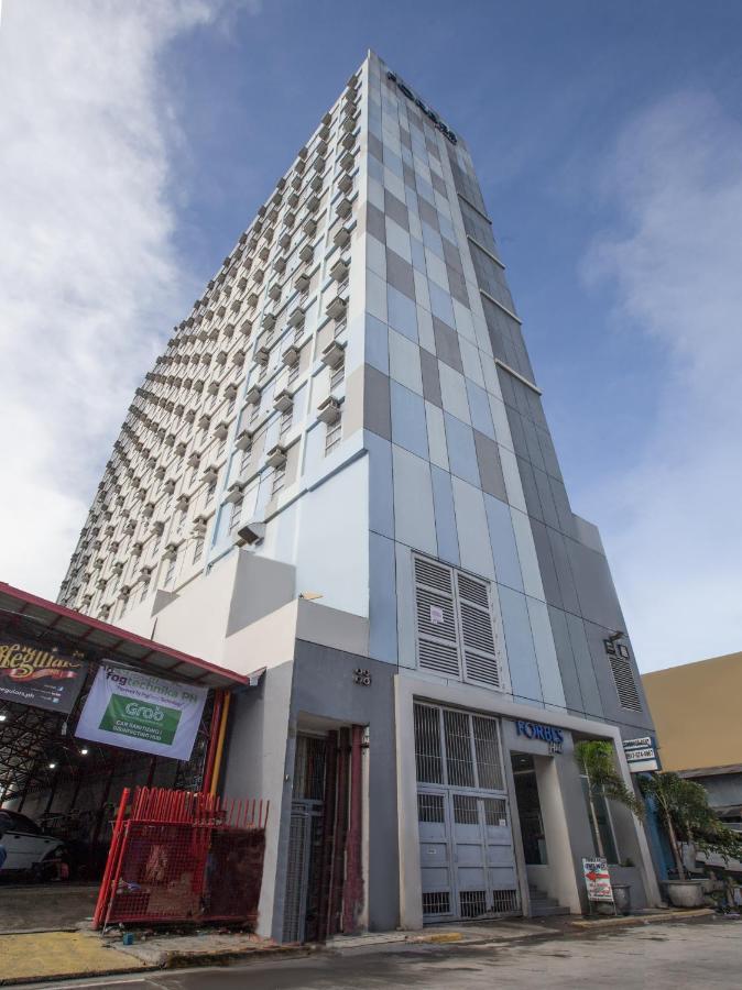 Oyo 699 Forbes Hall Hotel Manila