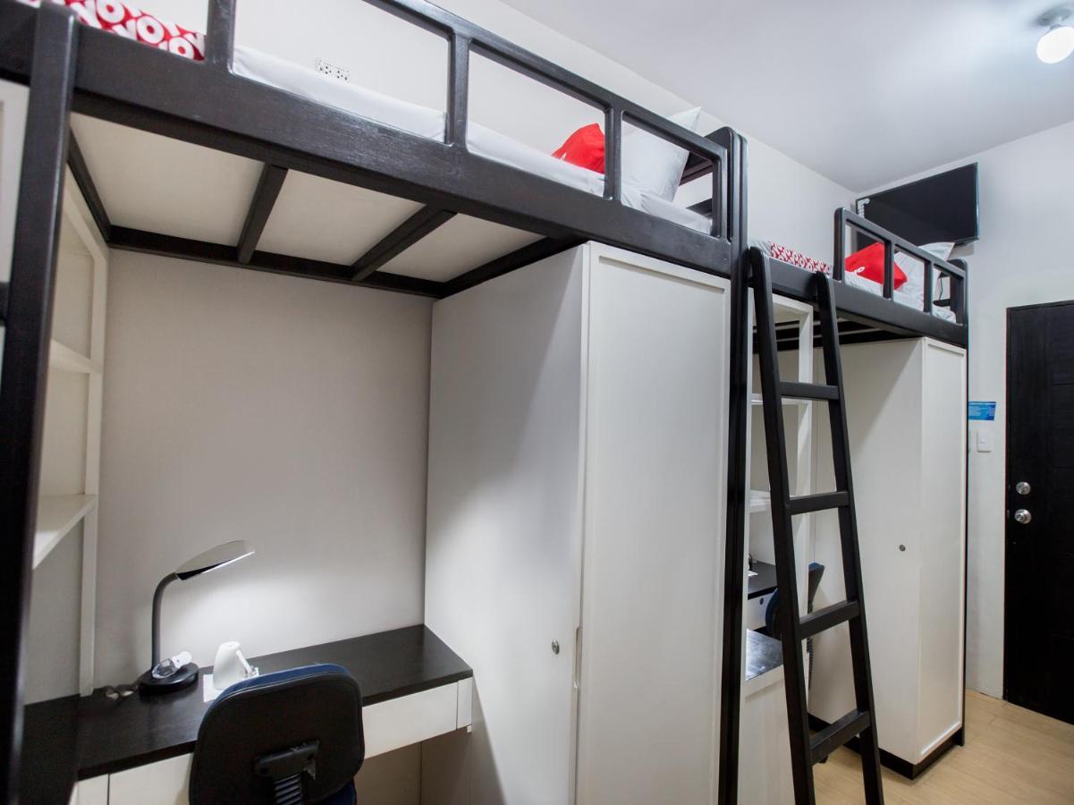 Oyo 699 Forbes Hall Hotel