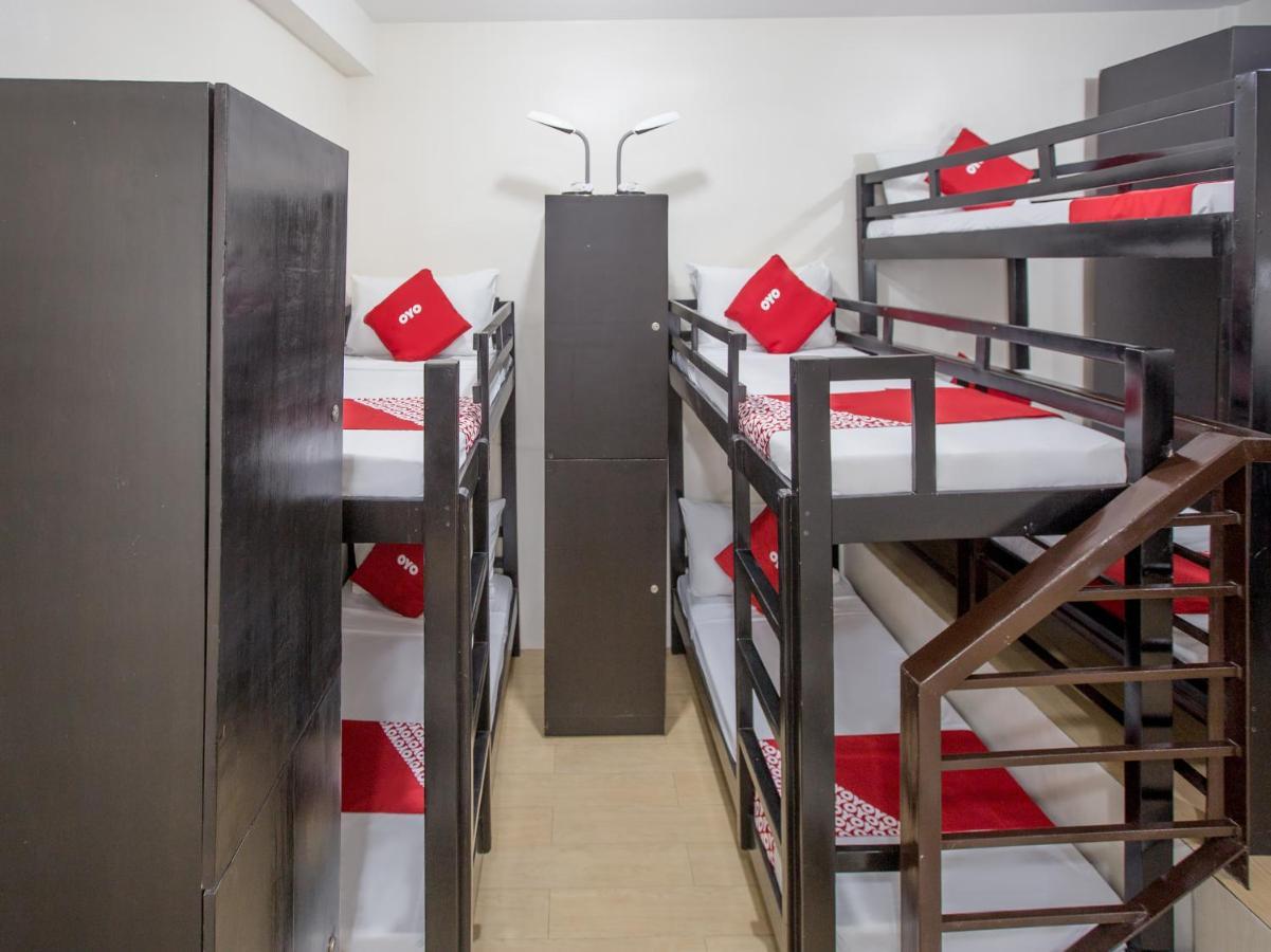 Oyo 699 Forbes Hall 2*