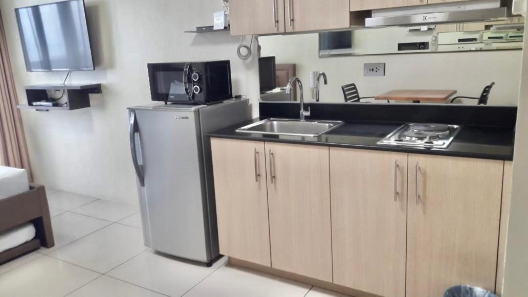 Studio Unit At The Breeze Residences * Manila
