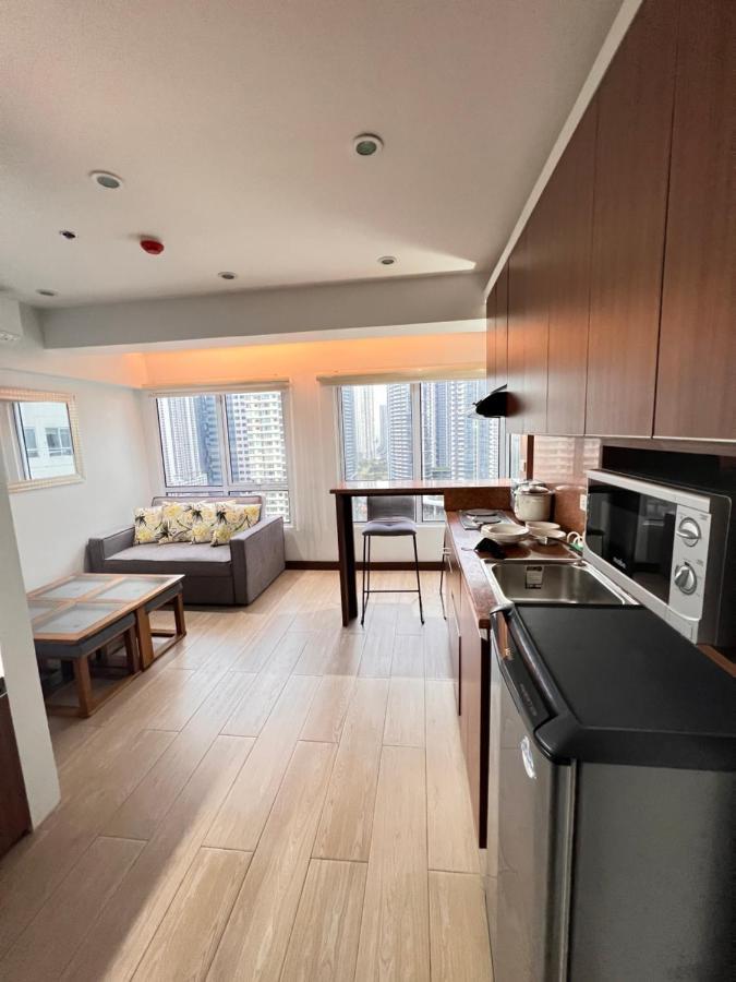 Antonios Place 2br Loft At Fort Victoria Bgc W/ Free Wifi & Netflix * Manila