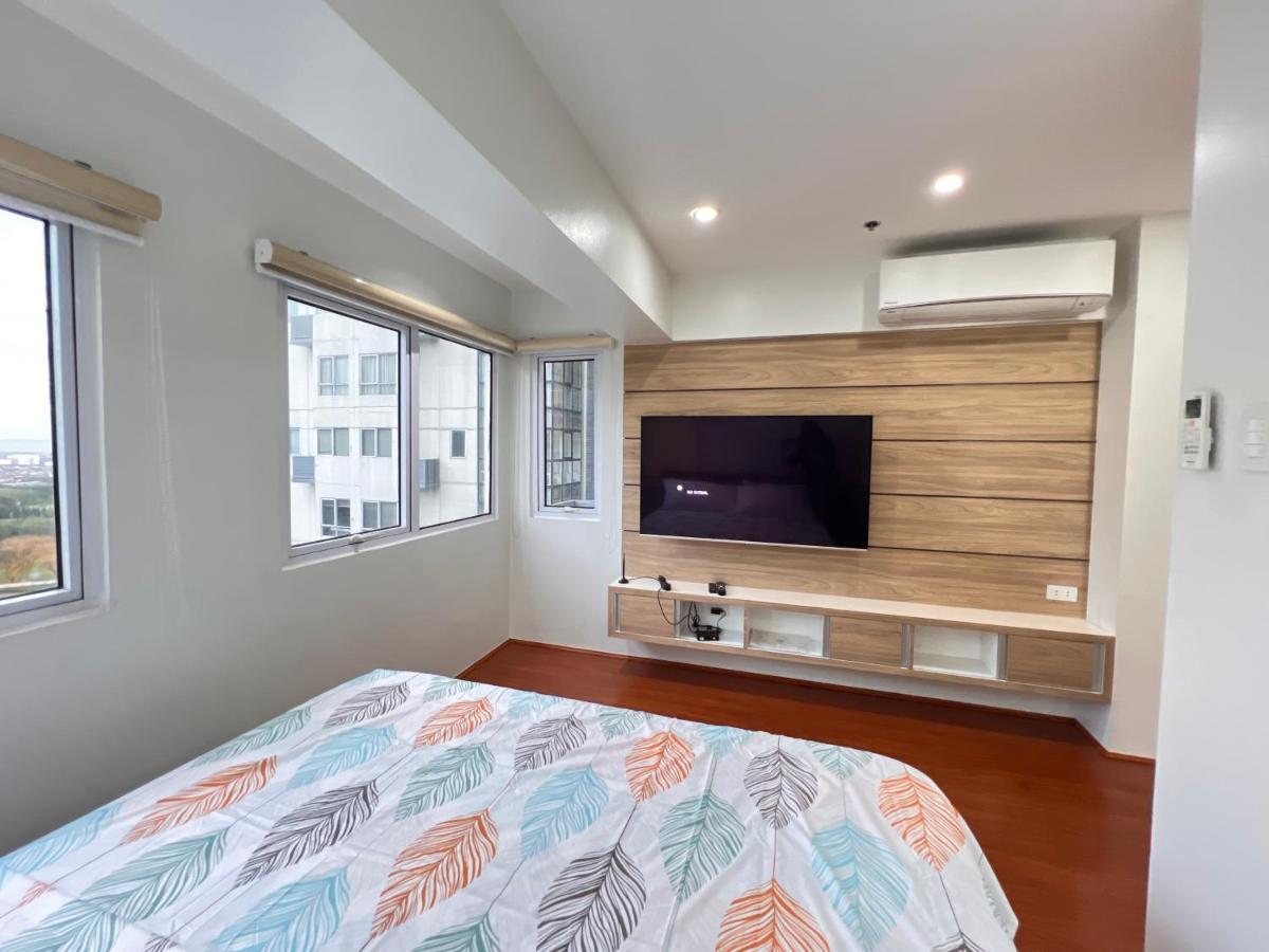 Antonios Place 2br Loft At Fort Victoria Bgc W/ Free Wifi & Netflix Manila