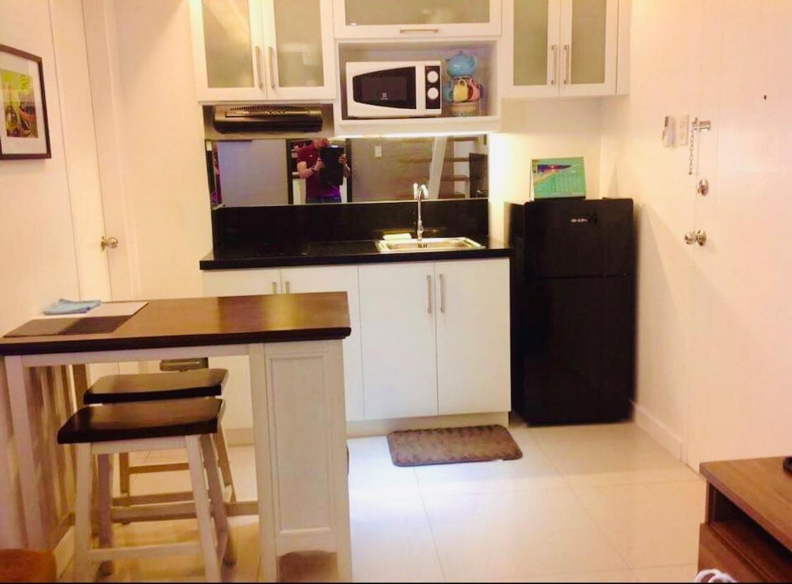 Antonios Place 2br Loft At Fort Victoria Bgc W/ Free Wifi & Netflix * Manila