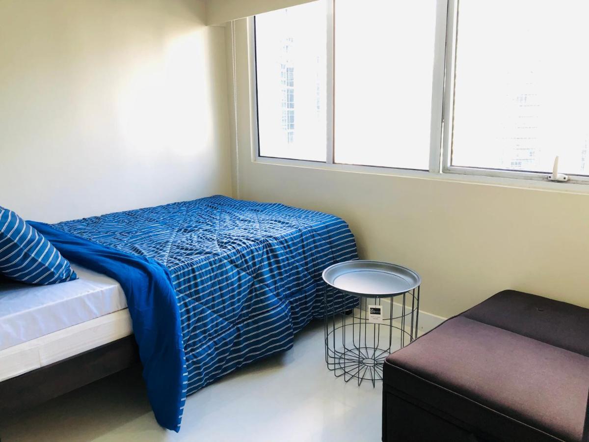 Antonios Place 2br Loft At Fort Victoria Bgc W/ Free Wifi & Netflix Apartment *
