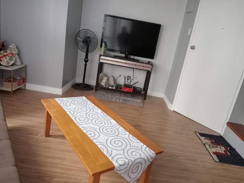 Antonios Place 2br Loft At Fort Victoria Bgc W/ Free Wifi & Netflix