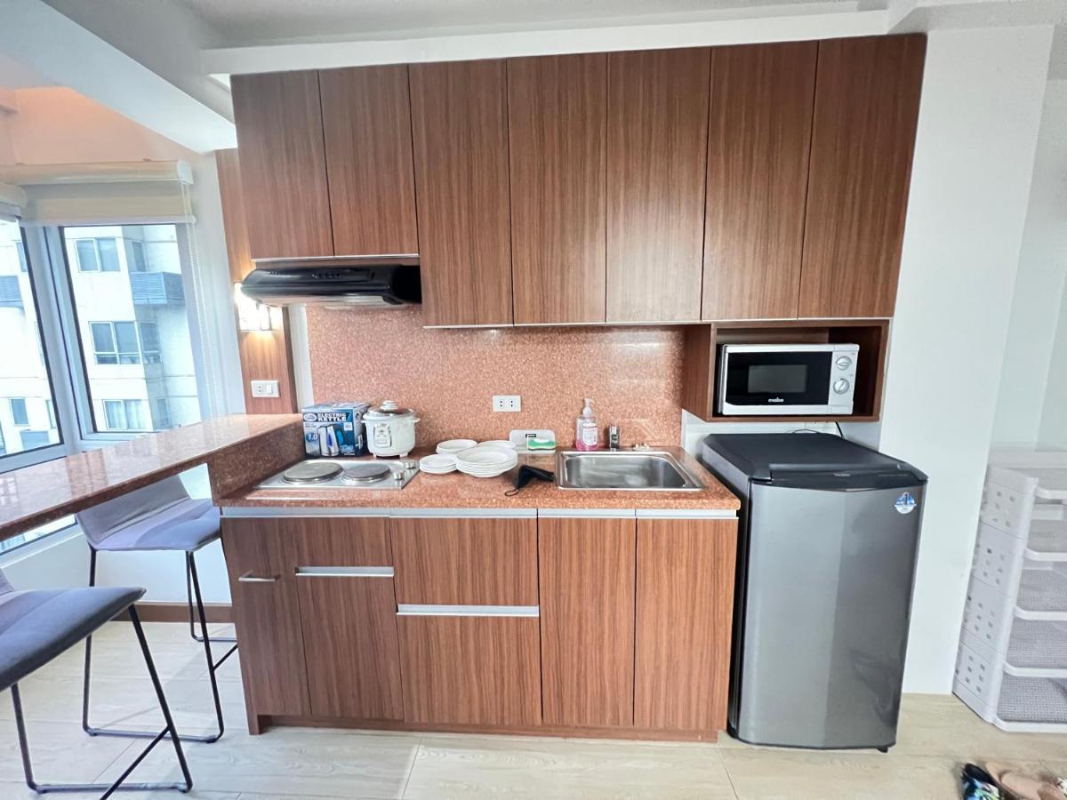 Antonios Place 2br Loft At Fort Victoria Bgc W/ Free Wifi & Netflix Apartment *