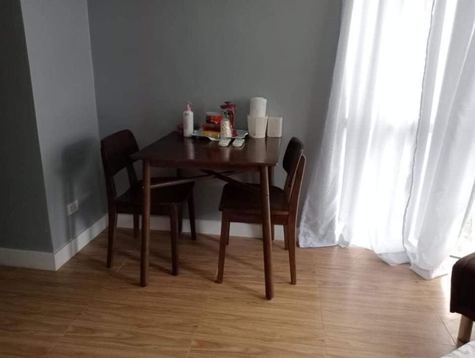 Antonios Place 2br Loft At Fort Victoria Bgc W/ Free Wifi & Netflix Apartment *