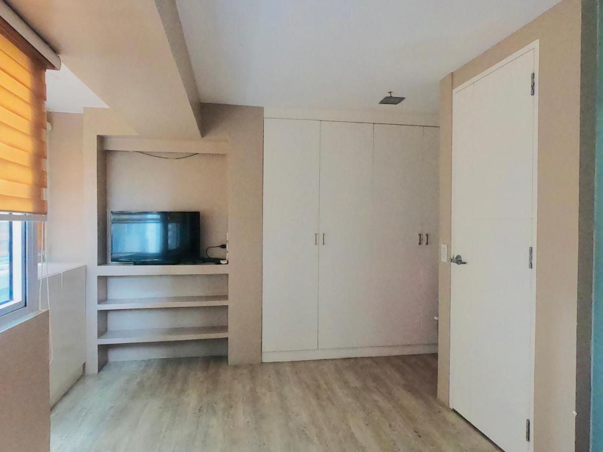 Apartment Antonios Place 2br Loft At Fort Victoria Bgc W/ Free Wifi & Netflix Manila
