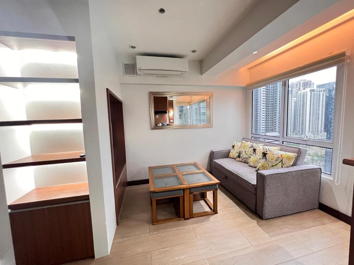 Antonios Place 2br Loft At Fort Victoria Bgc W/ Free Wifi & Netflix Apartment Manila