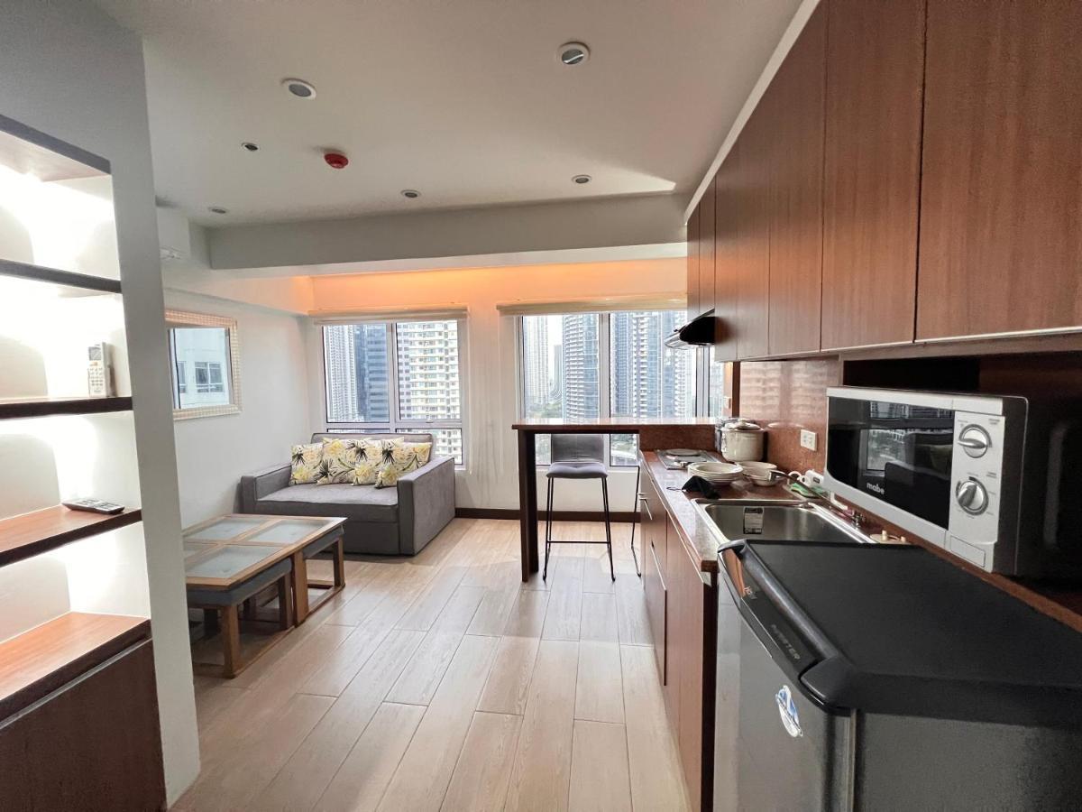 Antonios Place 2br Loft At Fort Victoria Bgc W/ Free Wifi & Netflix Apartment