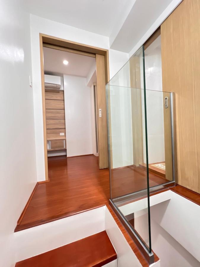 Antonios Place 2br Loft At Fort Victoria Bgc W/ Free Wifi & Netflix Apartment *