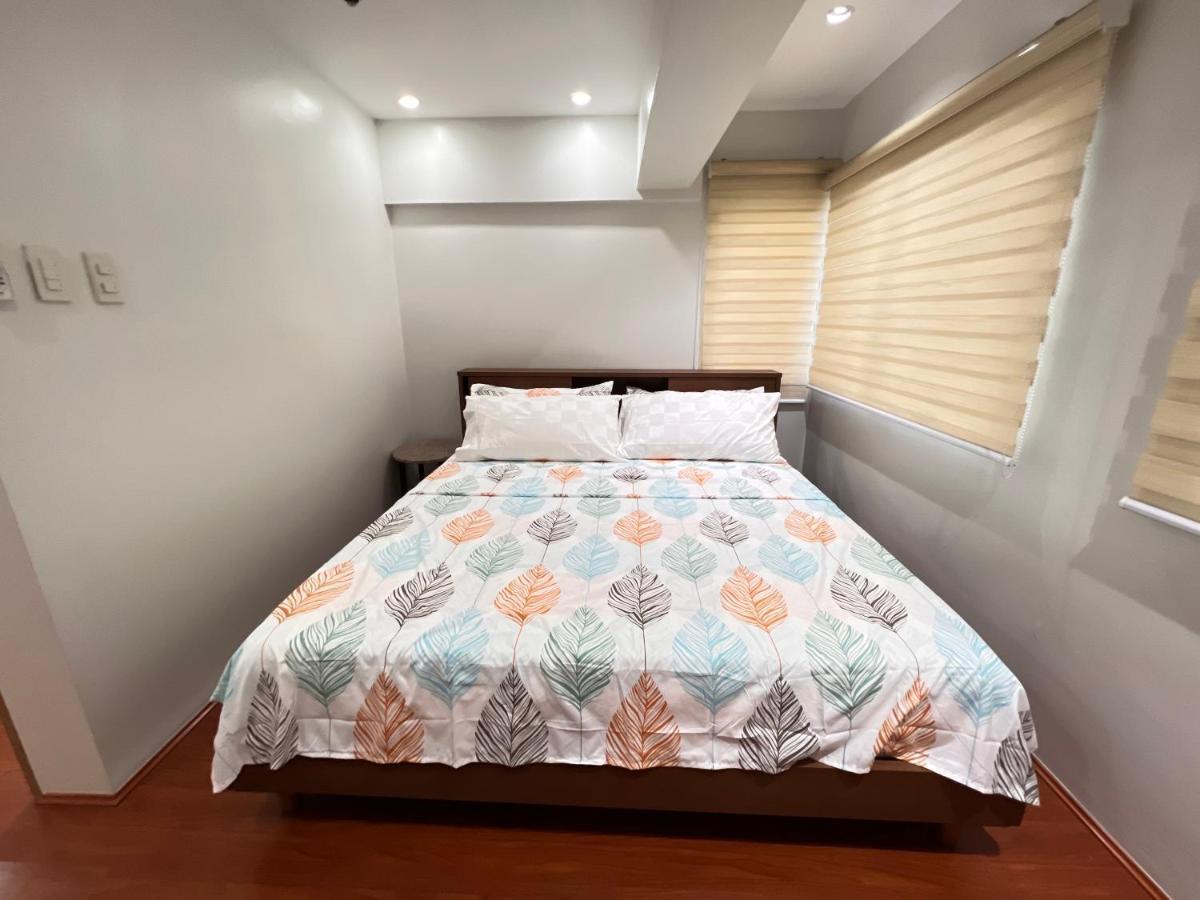 Antonios Place 2br Loft At Fort Victoria Bgc W/ Free Wifi & Netflix Apartment Manila