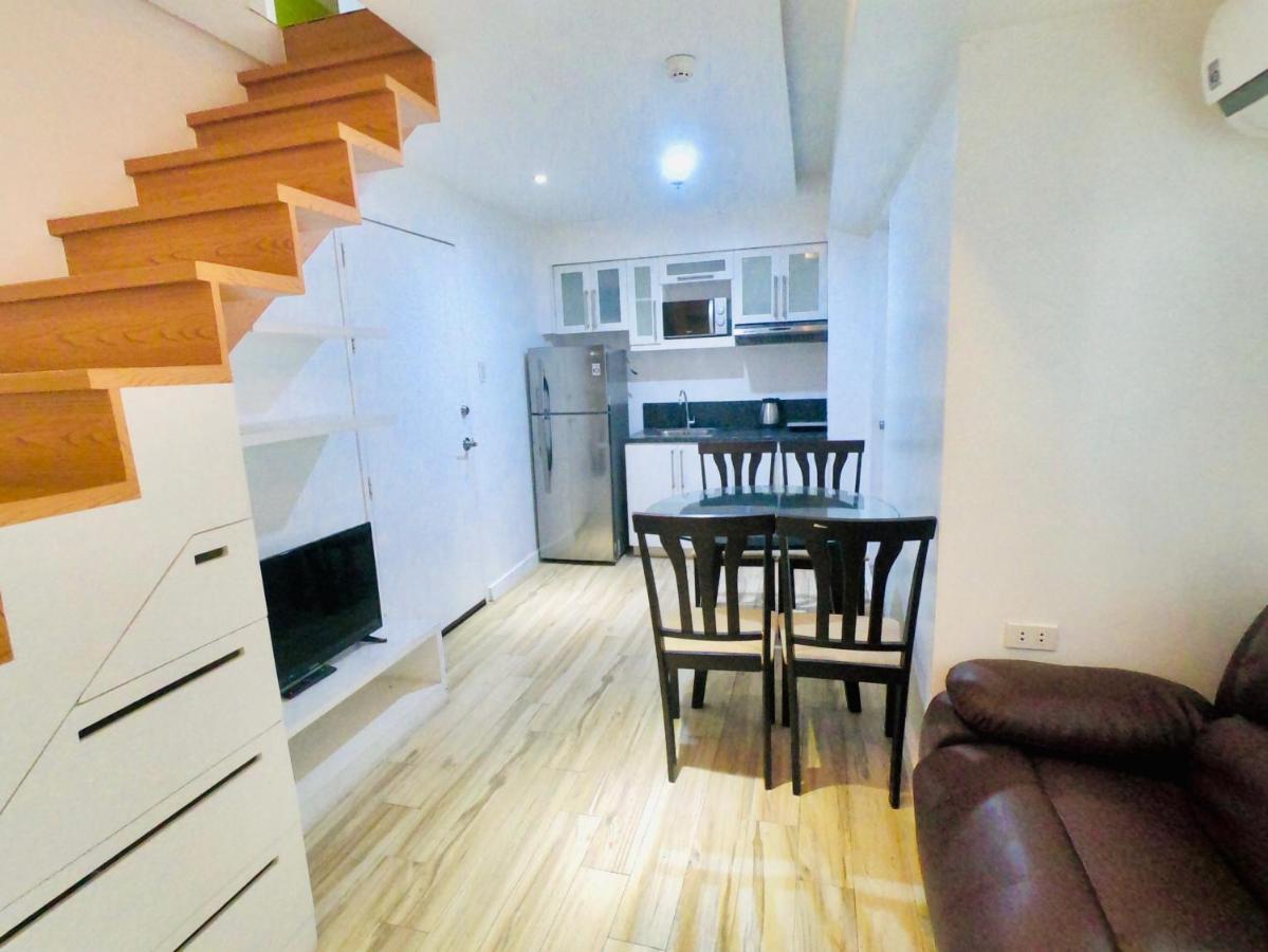 Antonios Place 2br Loft At Fort Victoria Bgc W/ Free Wifi & Netflix * Manila