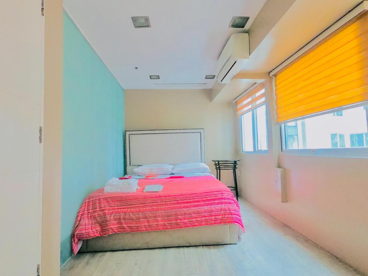 Antonios Place 2br Loft At Fort Victoria Bgc W/ Free Wifi & Netflix Manila