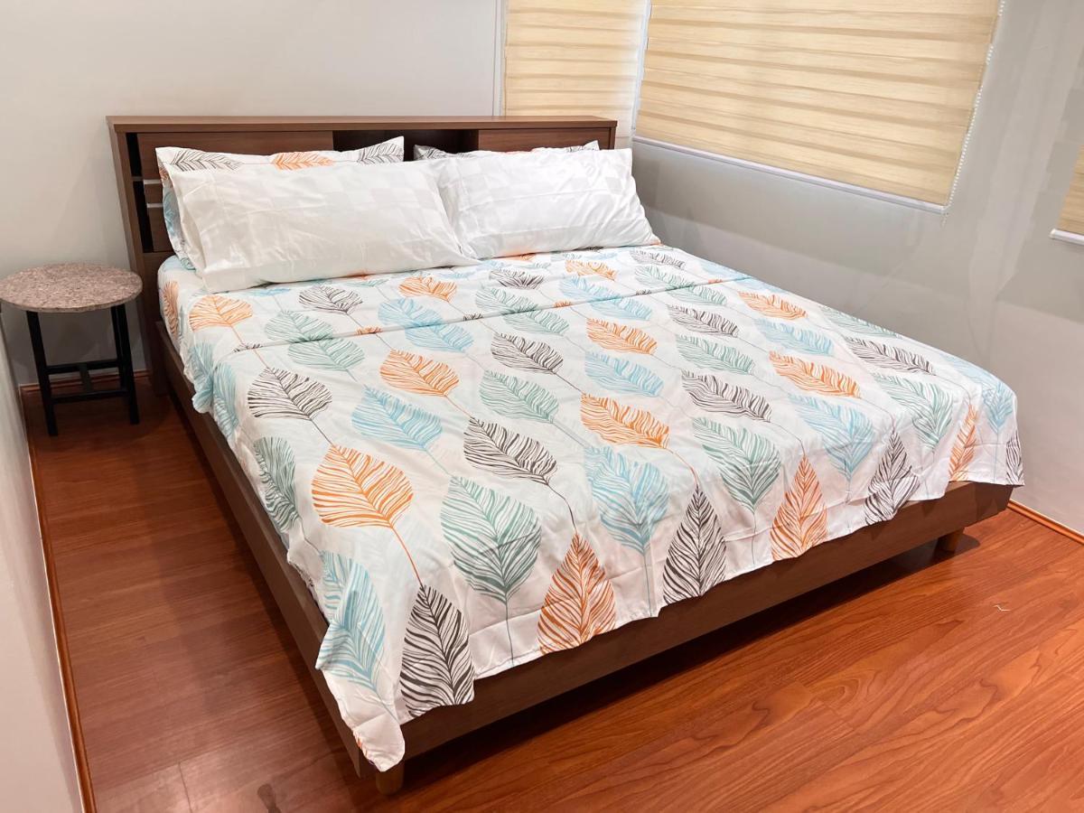 Antonios Place 2br Loft At Fort Victoria Bgc W/ Free Wifi & Netflix * Manila