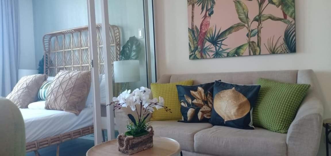Azure Residences By Florendo Apartment