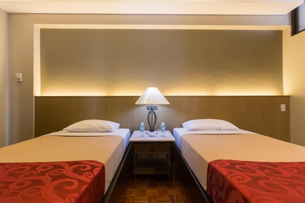 Tropicana Hotel 3*