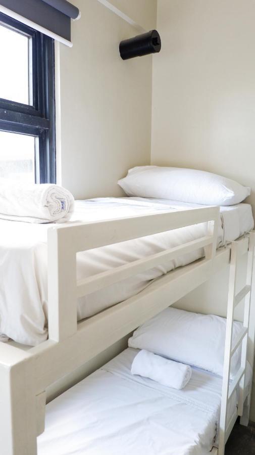 Estrella & Bunk Beds Capsule hotel