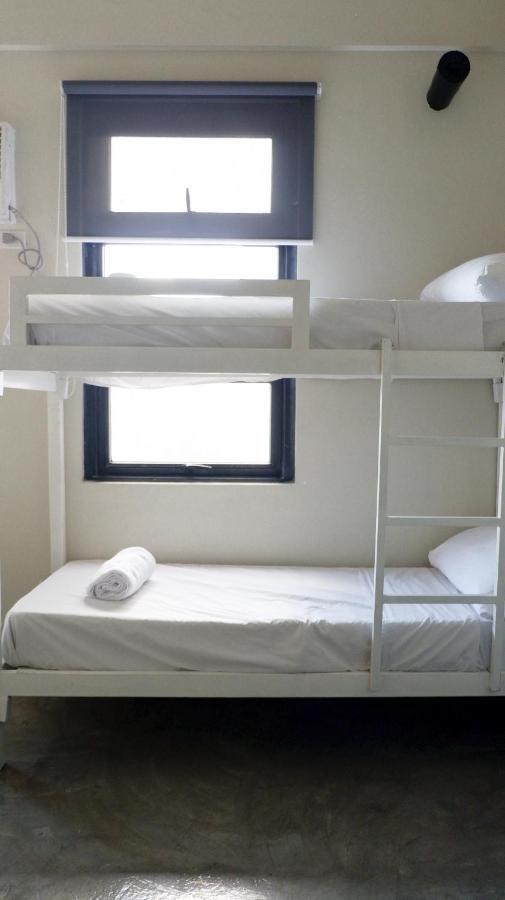 Capsule hotel Estrella & Bunk Beds