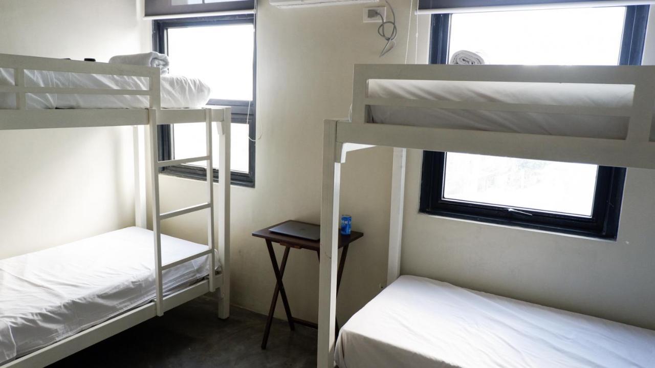Estrella & Bunk Beds Capsule hotel *