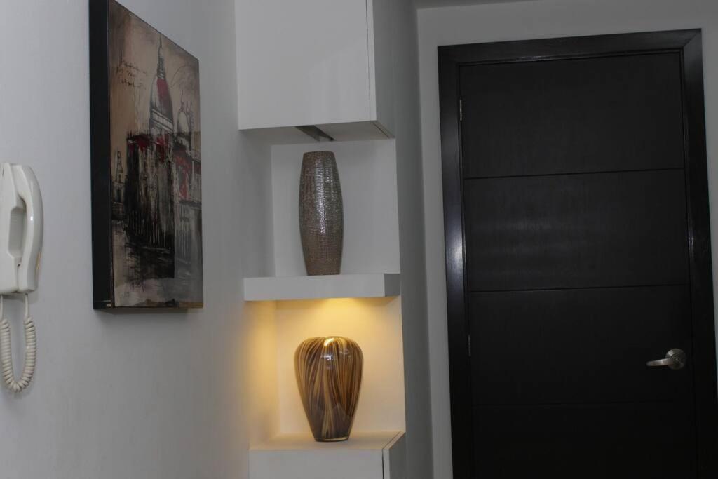 A2j Luxury 1br Bgc Balcony Near Burgoscircle Apartment Manila