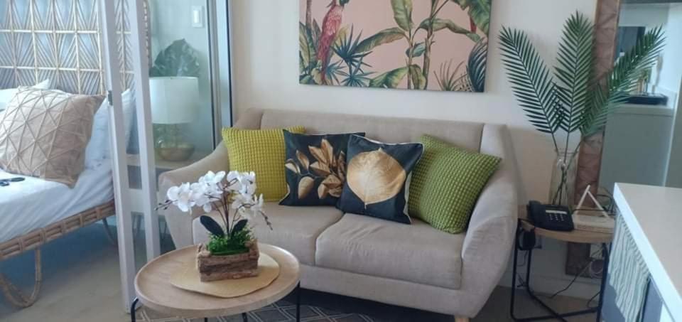 Azure Residences By Florendo Apartment Manila