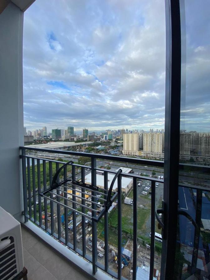 Yournest @ Shore 2 Residences - Fast Wifi+ Netflix Manila