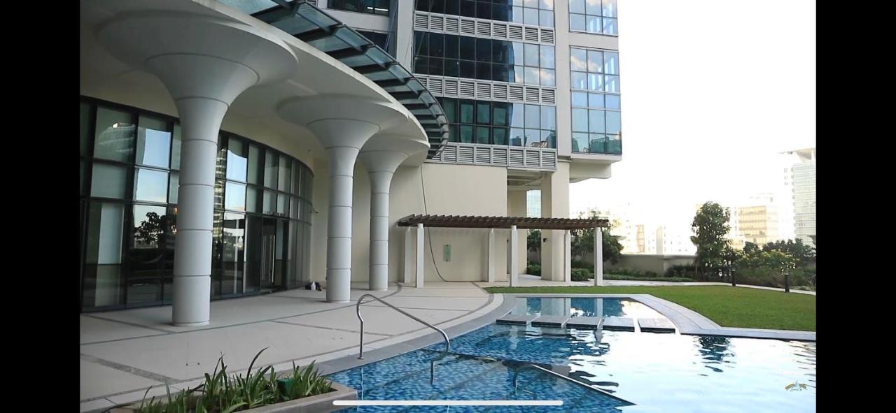1 Bedroom Uptown Parksuites Bgc, High Floor, Morning Sun * Manila