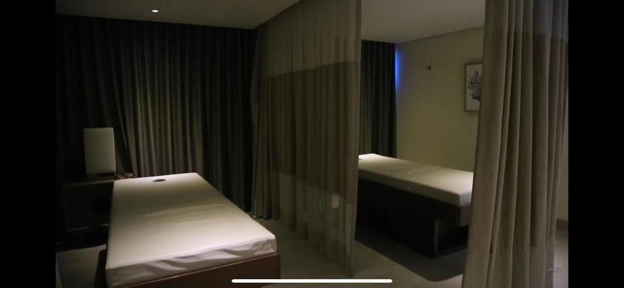Apartment 1 Bedroom Uptown Parksuites Bgc, High Floor, Morning Sun *