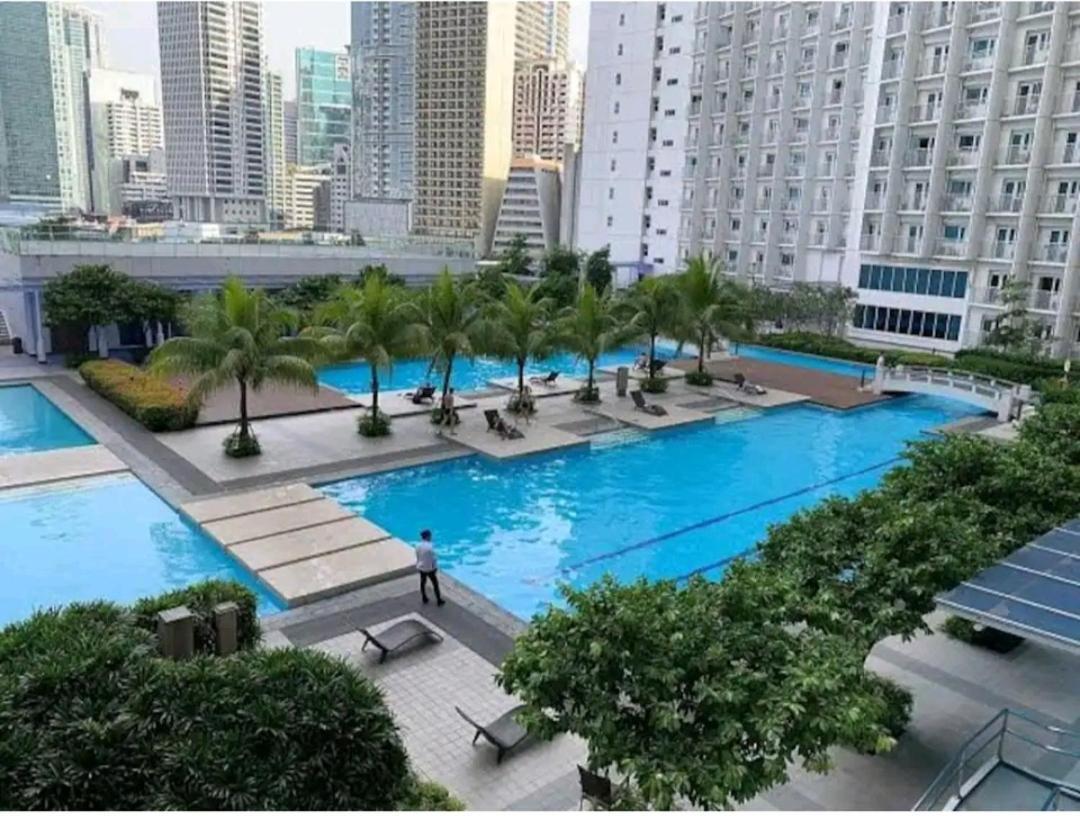 Ronnzel Staycation In Jazz Makati Apartment *