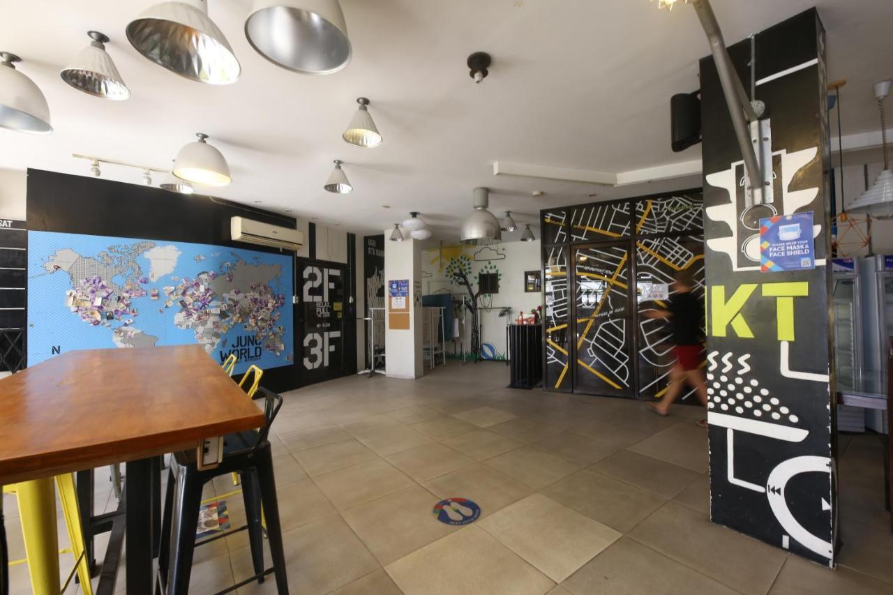 Hotel Oyo 866 Junction Hostels Manila