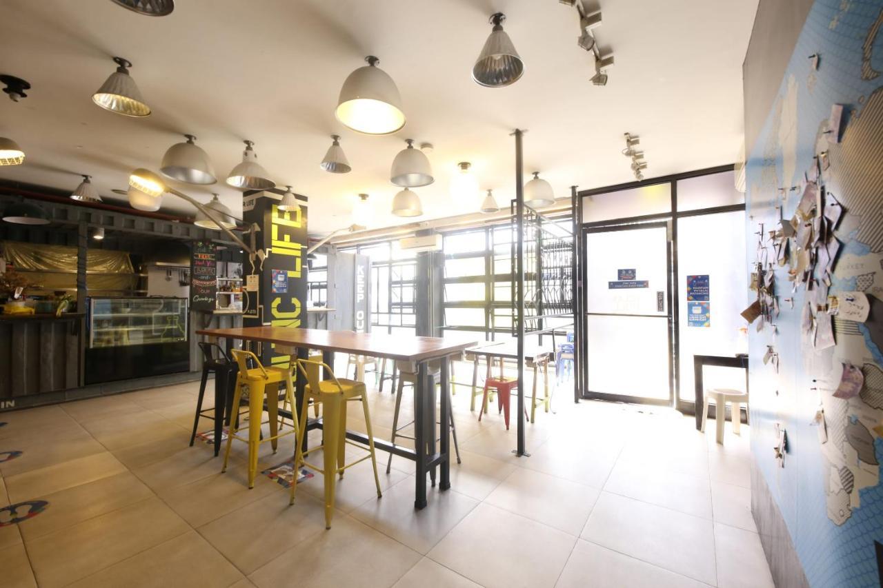 Hotel Oyo 866 Junction Hostels 2*