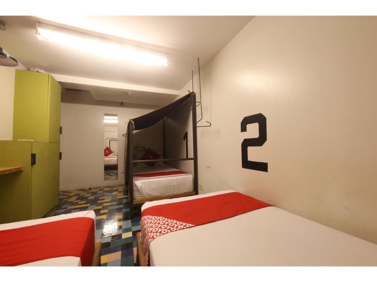 Hotel Oyo 866 Junction Hostels Manila
