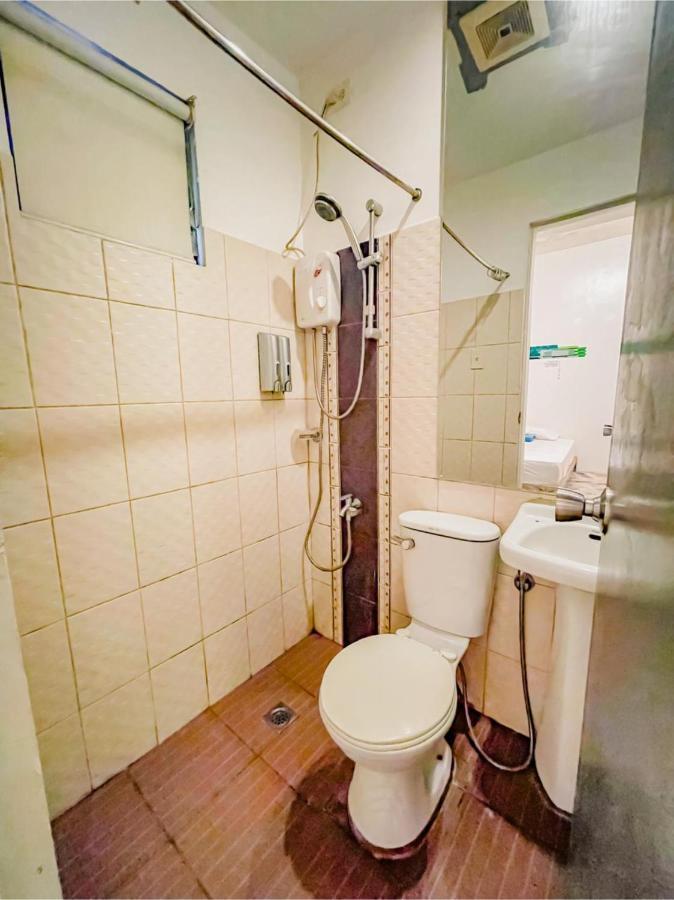 Hotel Oyo 866 Junction Hostels Manila