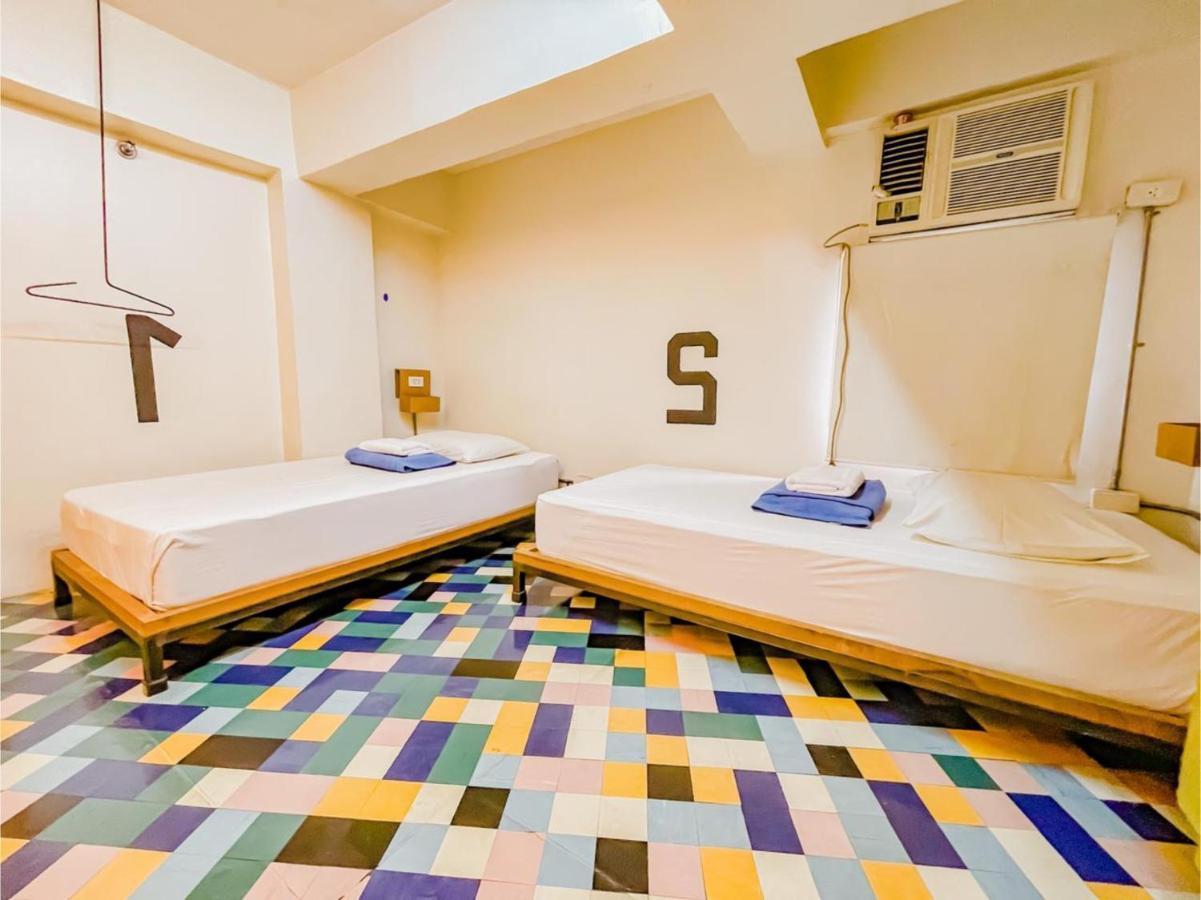 Hotel Oyo 866 Junction Hostels Manila